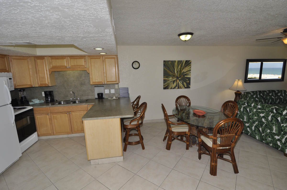  2 BR Penthouse - Full Kitchen and Dining Area