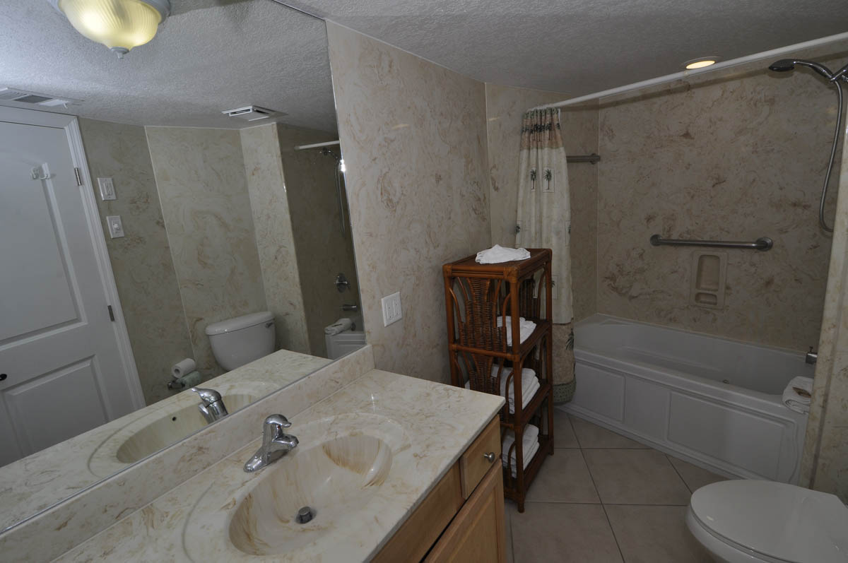 1 Bedroom Beach Full Bathroom